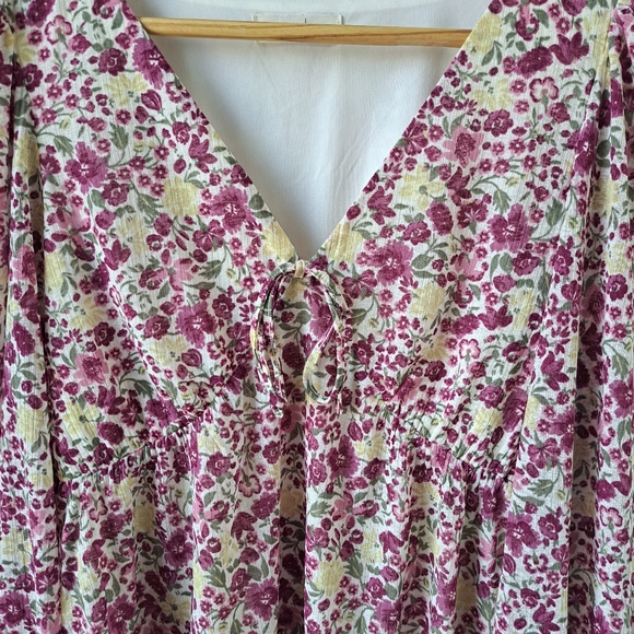 Flowery blouse - Picture 2 of 4